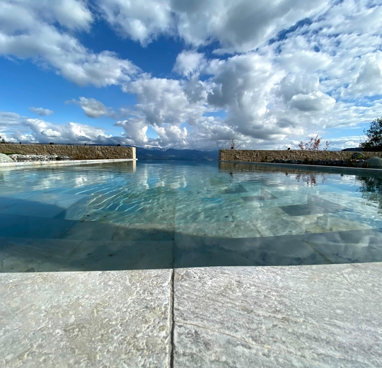 Infinitypool mit Aussicht